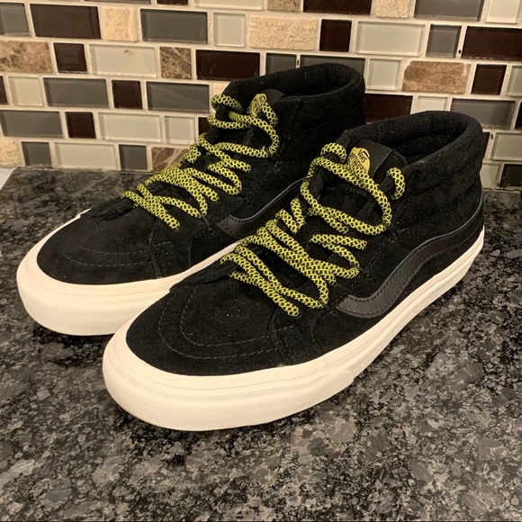 vans shoes under 2000